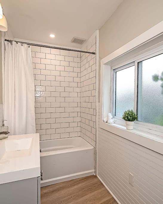 Hip And Bright Lawerenceville 2 Bed Easy Parking พิตต์สเบิร์ก ภายนอก รูปภาพ
